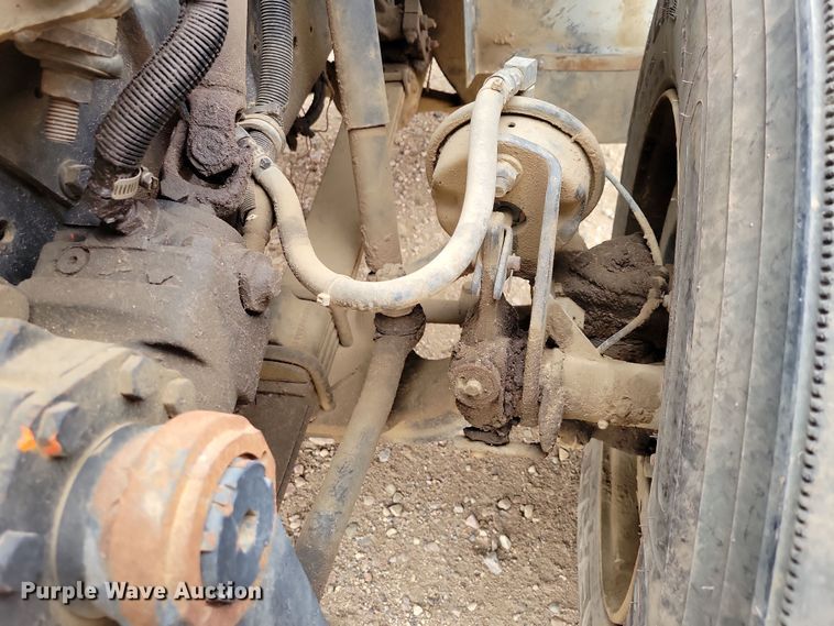 image for item OH9318 2003 International  8100 truck cab and chassis