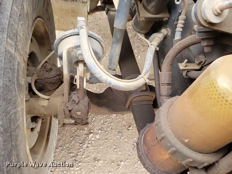 image for item OH9318 2003 International  8100 truck cab and chassis