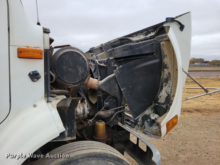 image for item OH9318 2003 International  8100 truck cab and chassis