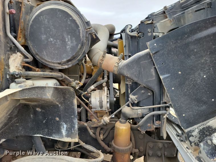 image for item OH9318 2003 International  8100 truck cab and chassis