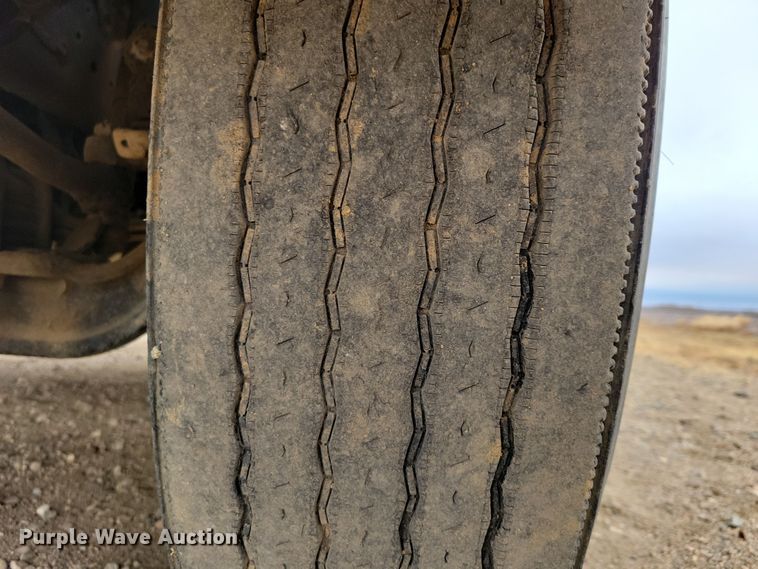 image for item OH9318 2003 International  8100 truck cab and chassis