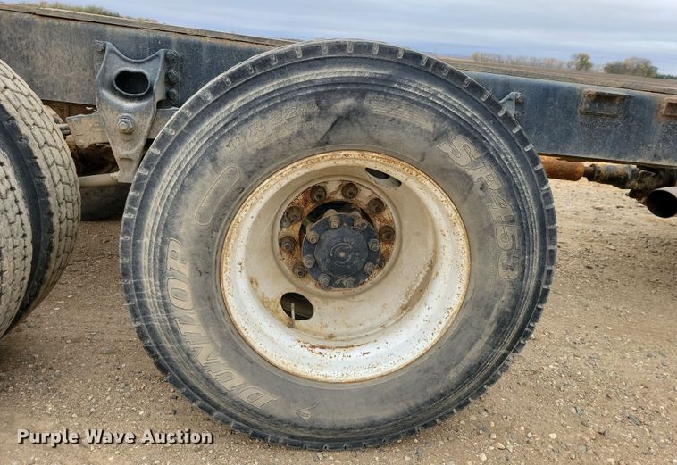 image for item OH9318 2003 International  8100 truck cab and chassis