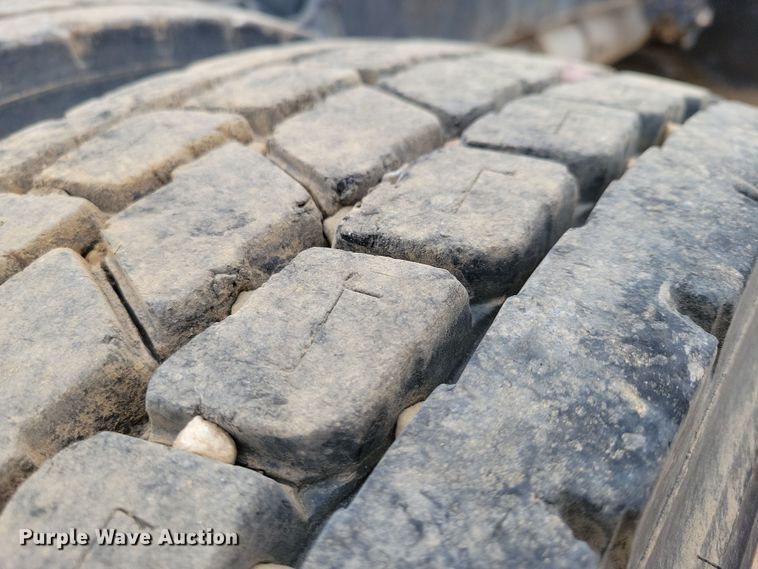 image for item OH9318 2003 International  8100 truck cab and chassis