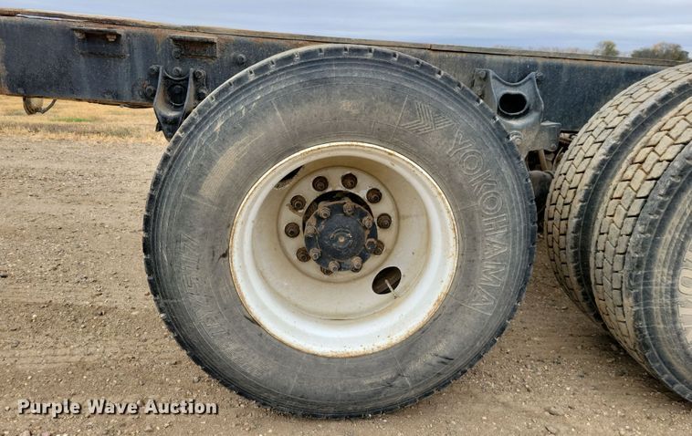 image for item OH9318 2003 International  8100 truck cab and chassis