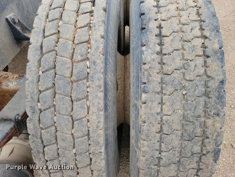 image for item OH9318 2003 International  8100 truck cab and chassis