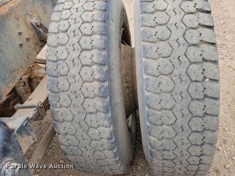 image for item OH9318 2003 International  8100 truck cab and chassis