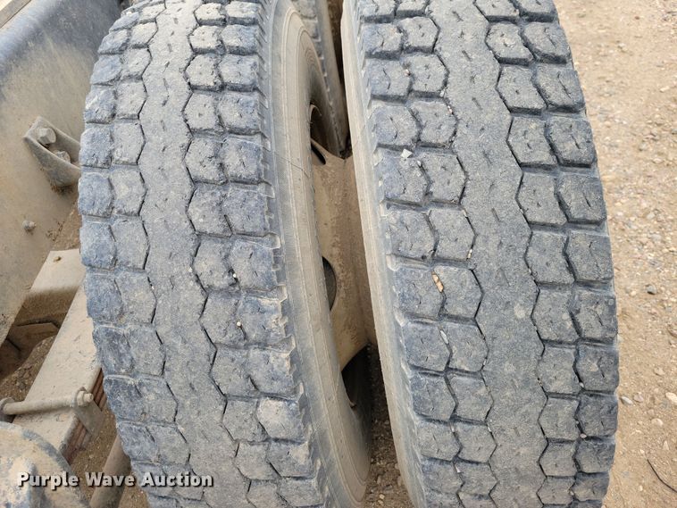 image for item OH9318 2003 International  8100 truck cab and chassis