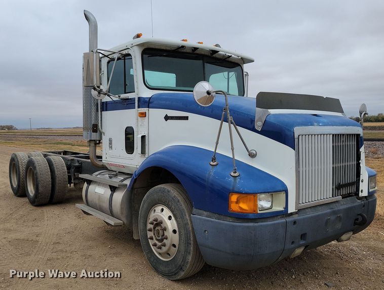 image for item OH9319 1993 International 9400 truck cab and chassis