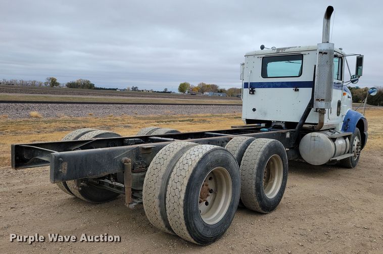 image for item OH9319 1993 International 9400 truck cab and chassis