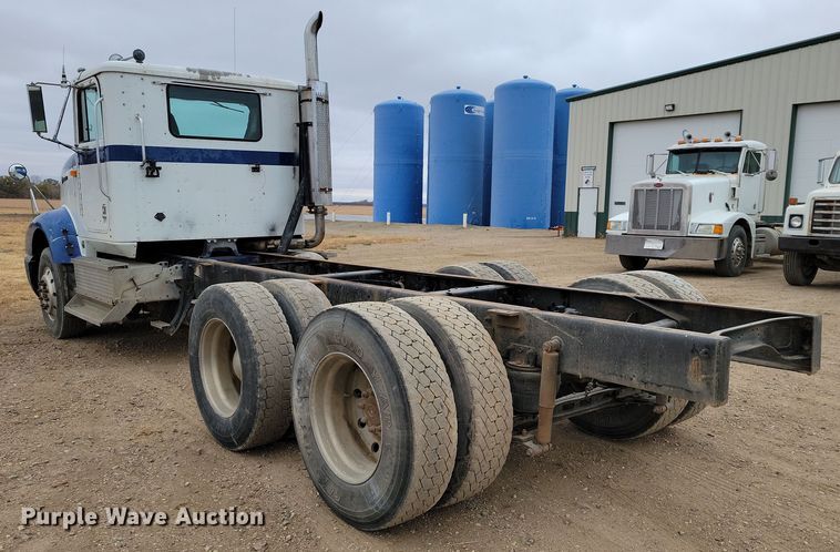 image for item OH9319 1993 International 9400 truck cab and chassis