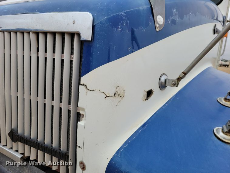 image for item OH9319 1993 International 9400 truck cab and chassis