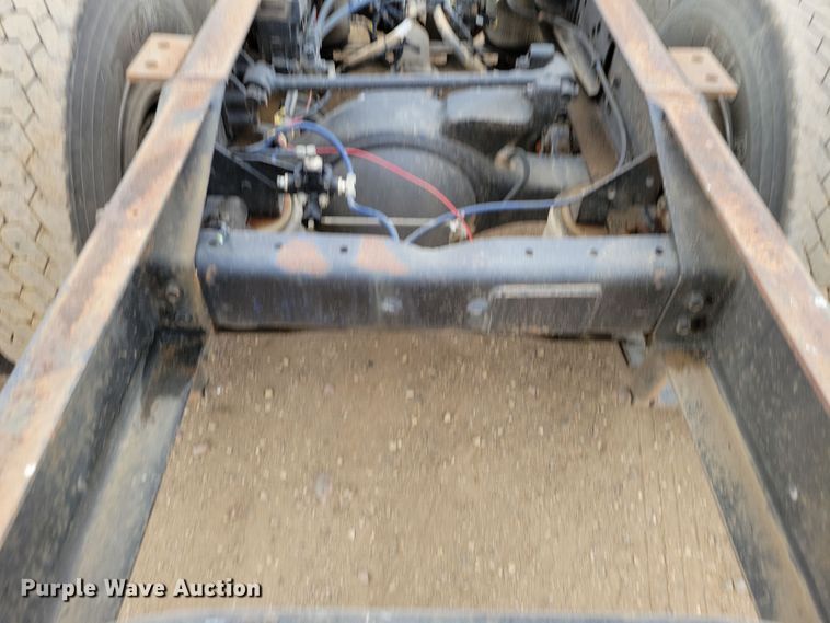 image for item OH9319 1993 International 9400 truck cab and chassis