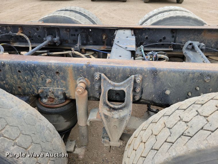 image for item OH9319 1993 International 9400 truck cab and chassis