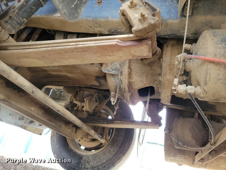 image for item OH9319 1993 International 9400 truck cab and chassis