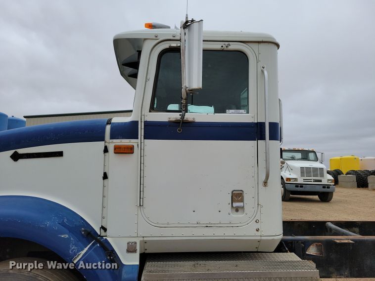 image for item OH9319 1993 International 9400 truck cab and chassis