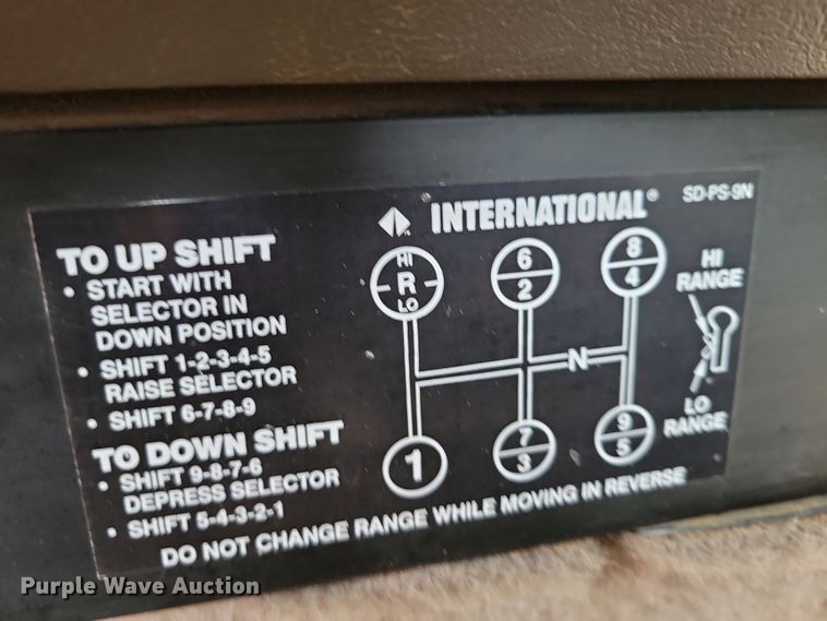 image for item OH9319 1993 International 9400 truck cab and chassis
