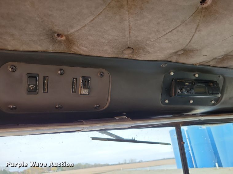 image for item OH9319 1993 International 9400 truck cab and chassis