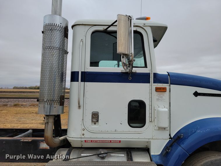 image for item OH9319 1993 International 9400 truck cab and chassis