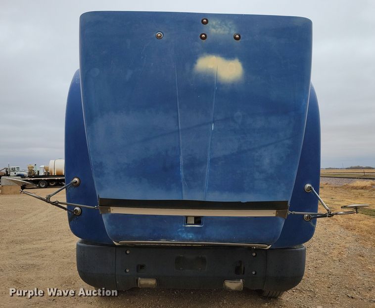 image for item OH9319 1993 International 9400 truck cab and chassis