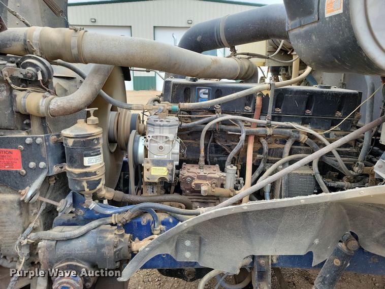 image for item OH9319 1993 International 9400 truck cab and chassis