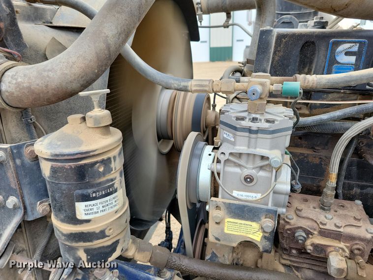 image for item OH9319 1993 International 9400 truck cab and chassis