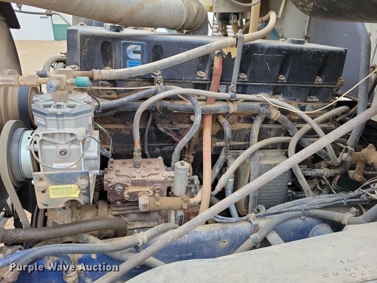 image for item OH9319 1993 International 9400 truck cab and chassis