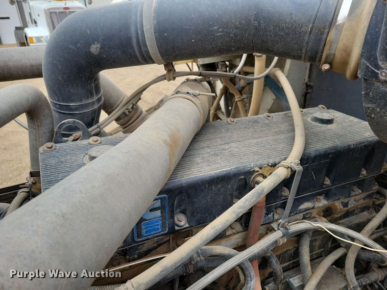 image for item OH9319 1993 International 9400 truck cab and chassis