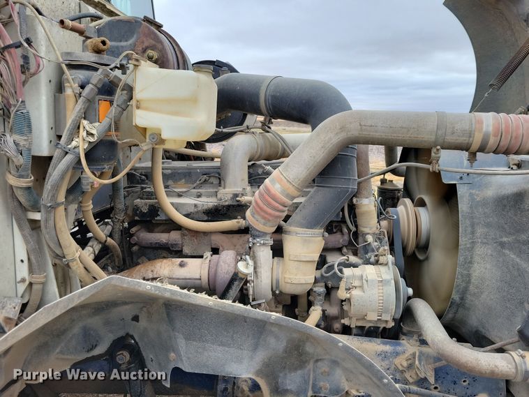 image for item OH9319 1993 International 9400 truck cab and chassis