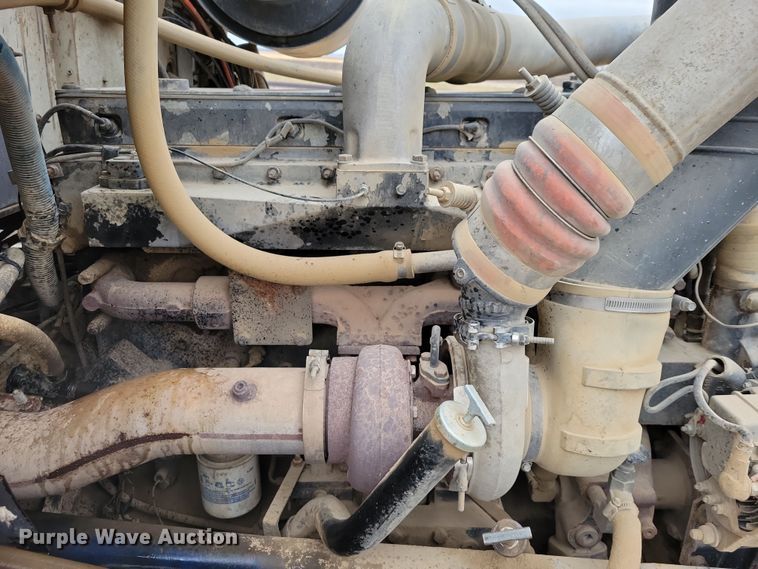 image for item OH9319 1993 International 9400 truck cab and chassis