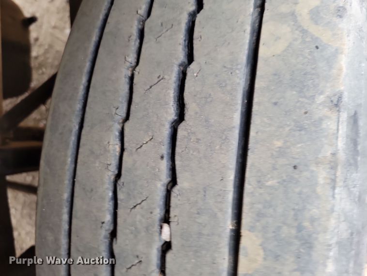 image for item OH9319 1993 International 9400 truck cab and chassis