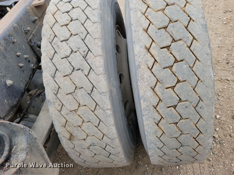 image for item OH9319 1993 International 9400 truck cab and chassis