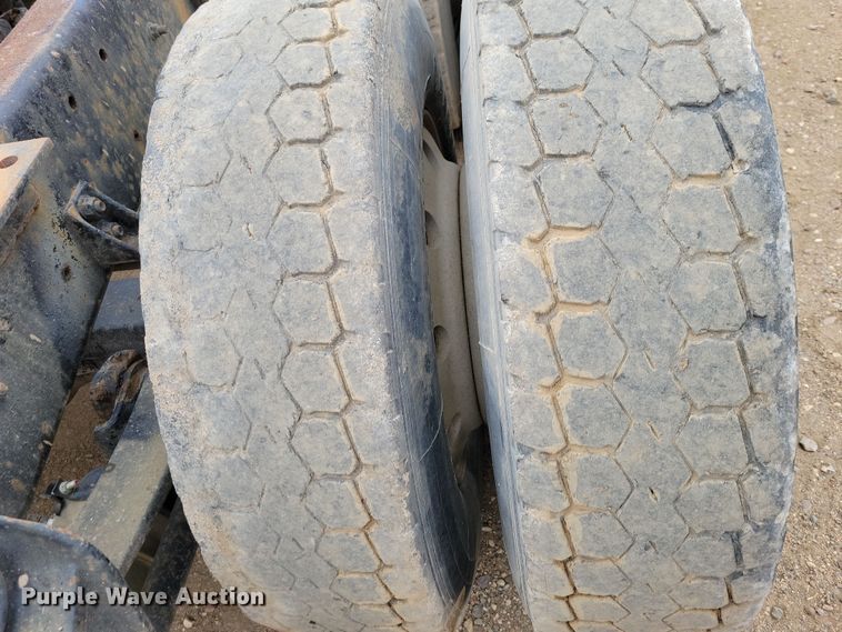 image for item OH9319 1993 International 9400 truck cab and chassis