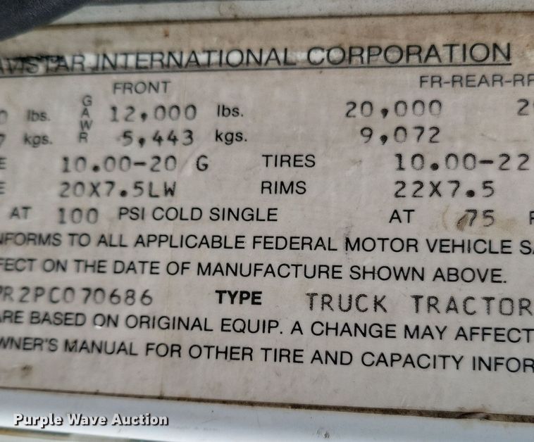 image for item OH9319 1993 International 9400 truck cab and chassis