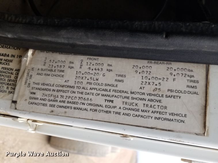 image for item OH9319 1993 International 9400 truck cab and chassis