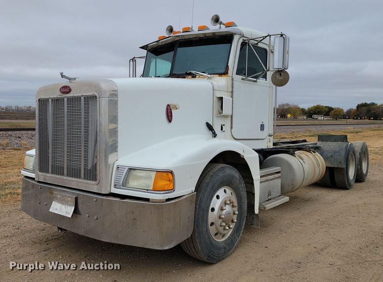 image for item OH9320 1994 Peterbilt 377 truck cab and chassis