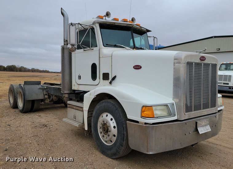 image for item OH9320 1994 Peterbilt 377 truck cab and chassis