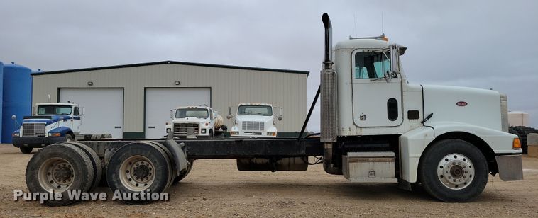 image for item OH9320 1994 Peterbilt 377 truck cab and chassis