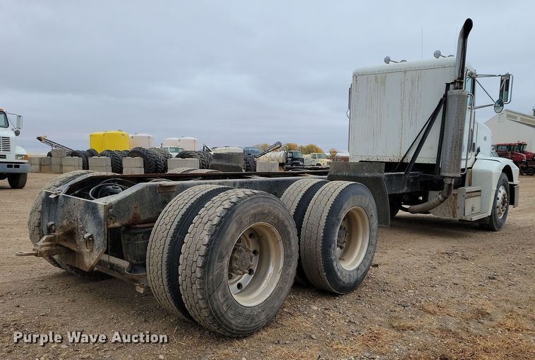 image for item OH9320 1994 Peterbilt 377 truck cab and chassis