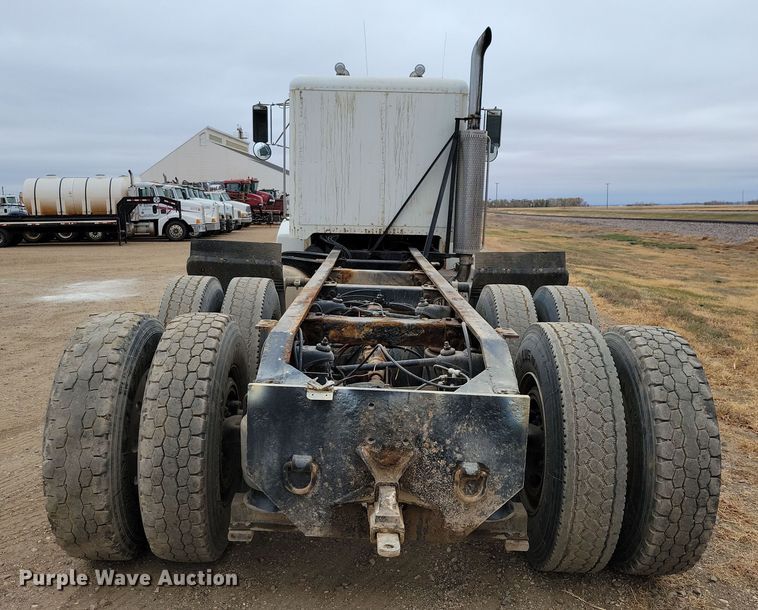 image for item OH9320 1994 Peterbilt 377 truck cab and chassis