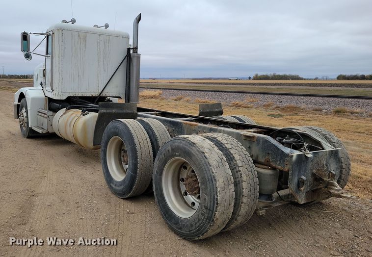 image for item OH9320 1994 Peterbilt 377 truck cab and chassis