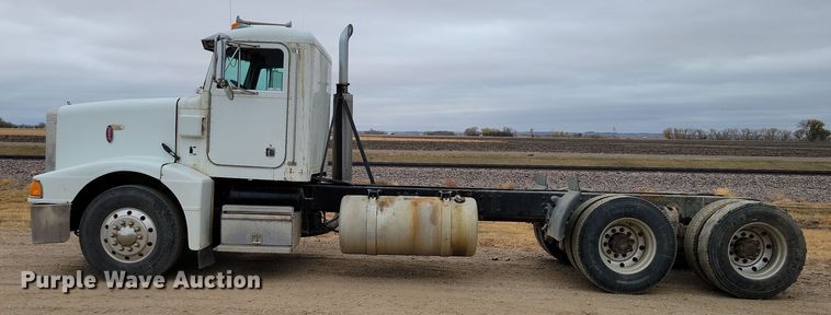 image for item OH9320 1994 Peterbilt 377 truck cab and chassis