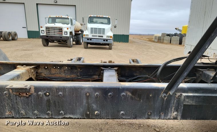 image for item OH9320 1994 Peterbilt 377 truck cab and chassis