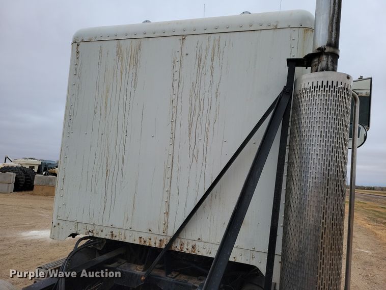 image for item OH9320 1994 Peterbilt 377 truck cab and chassis