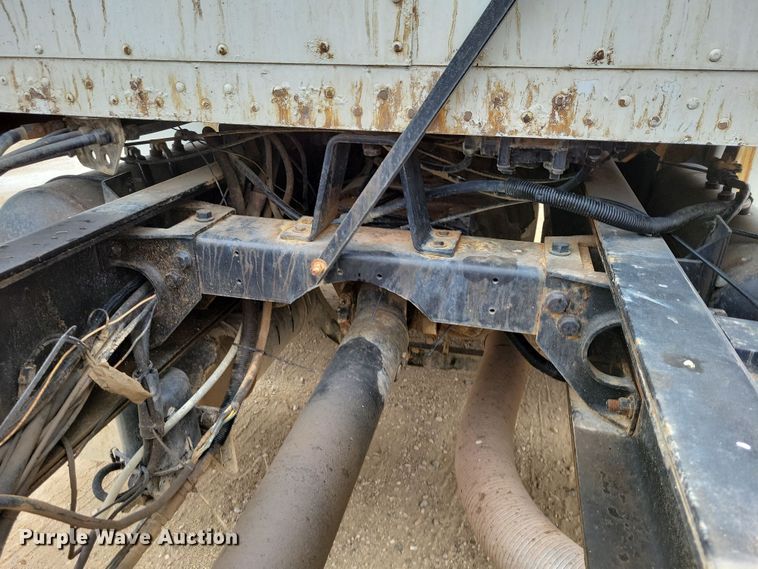 image for item OH9320 1994 Peterbilt 377 truck cab and chassis