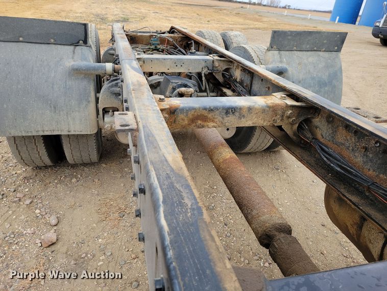 image for item OH9320 1994 Peterbilt 377 truck cab and chassis