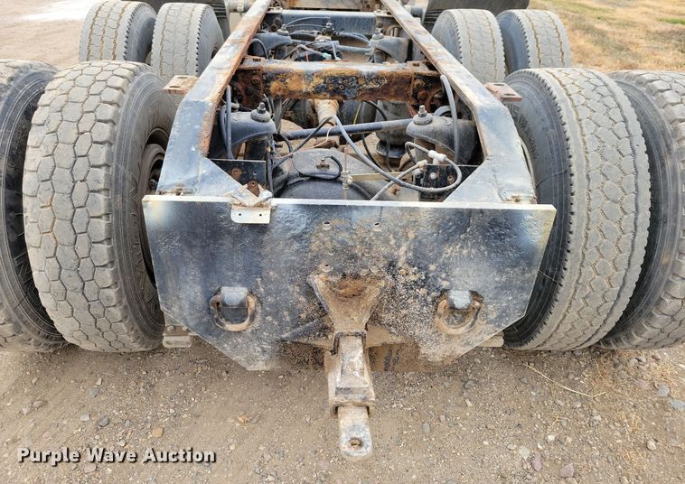 image for item OH9320 1994 Peterbilt 377 truck cab and chassis