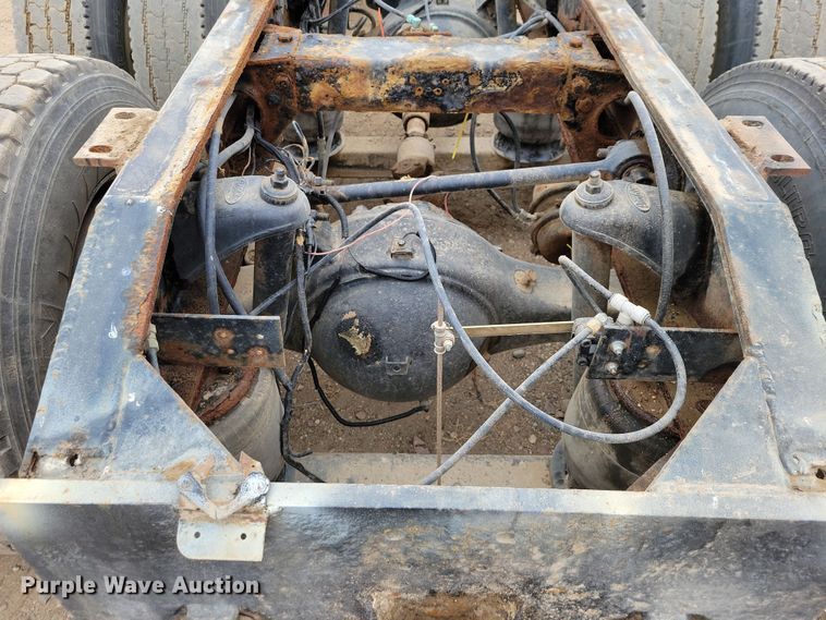 image for item OH9320 1994 Peterbilt 377 truck cab and chassis