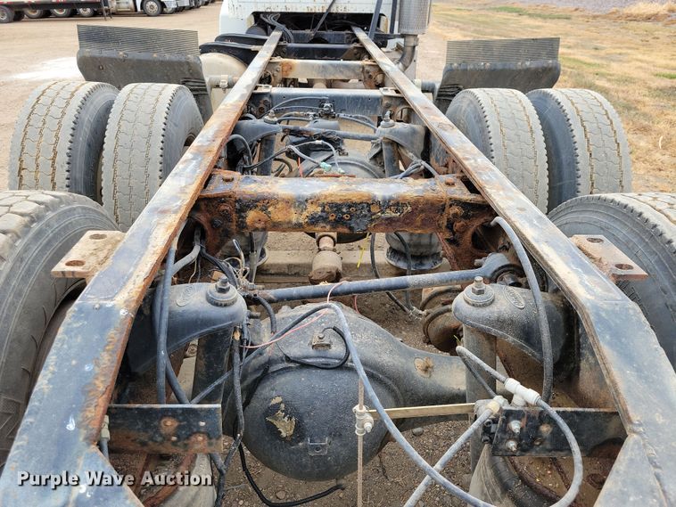 image for item OH9320 1994 Peterbilt 377 truck cab and chassis