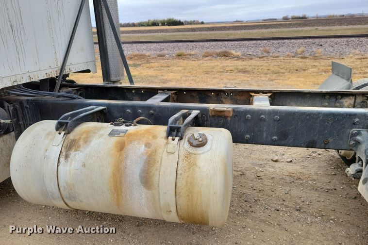 image for item OH9320 1994 Peterbilt 377 truck cab and chassis