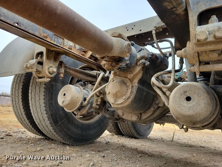 image for item OH9320 1994 Peterbilt 377 truck cab and chassis